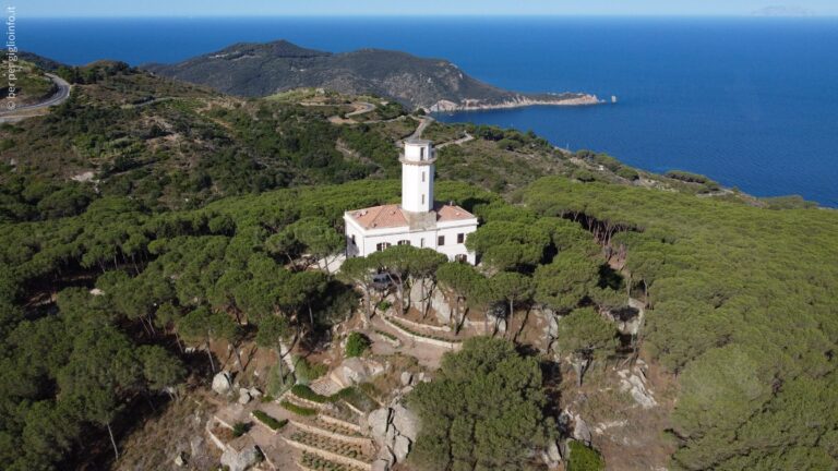 Veduta del Faro delle Vaccarecce con il Drone, Isola del Giglio