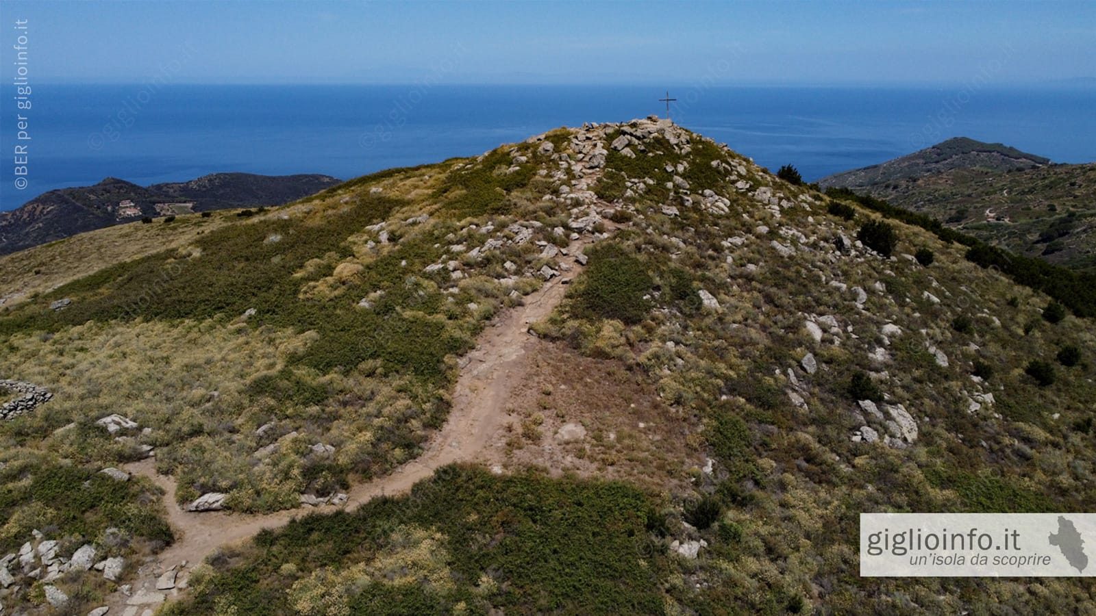 Poggio della Pagana veduta aerea con drone - Trekking all'Isola del Giglio