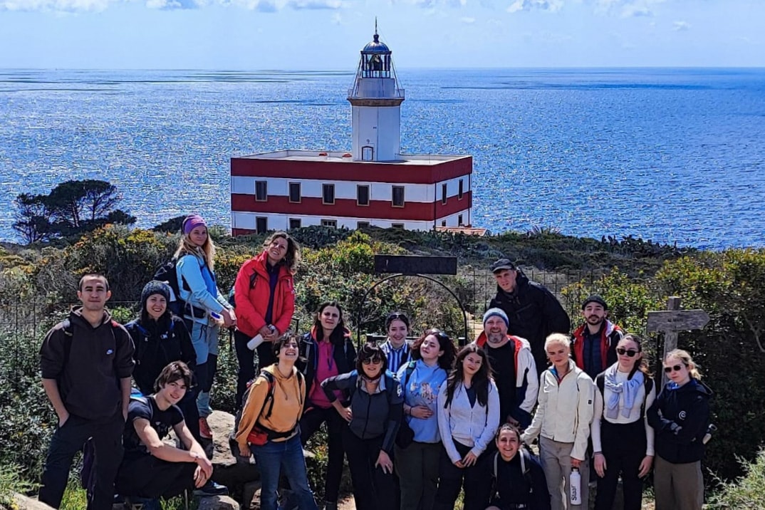 ForesTEEN Academy Gruppo al Faro di Capel Rosso, Isola del Giglio