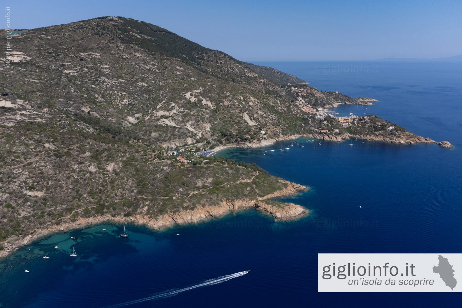 La costa orientale dell'isola del Giglio - Capo Marino, Cannelle e Giglio Porto vista dal drone