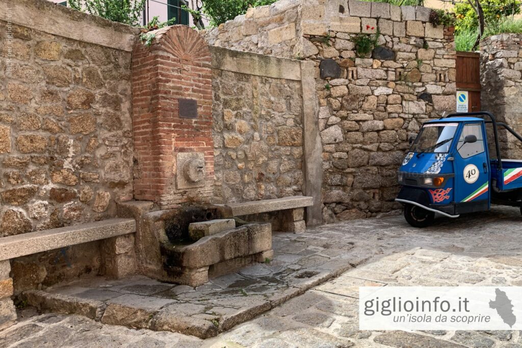 Fontana di Acqua potabile a Giglio Porto Sorgente S. Giorgio