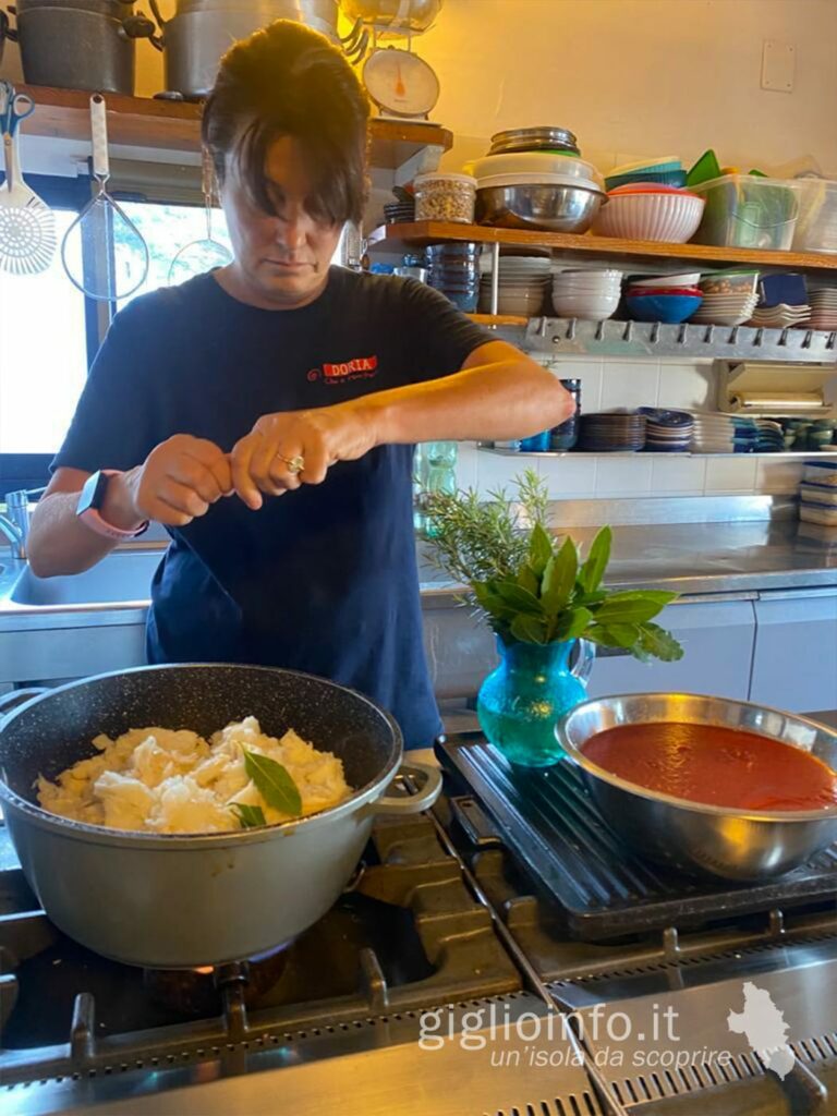 Chef Sabrina in Cucina Ristorante Doria Giglio Porto